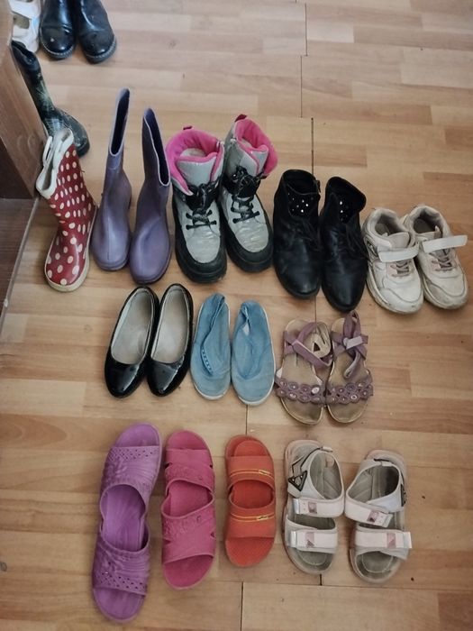 Отдам обувь на девочку