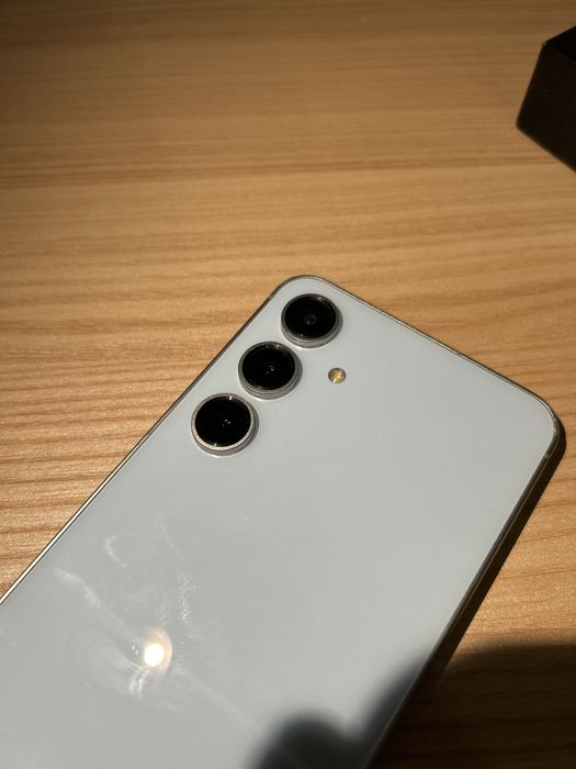 Samsung s24Fe В идеальном состоянии