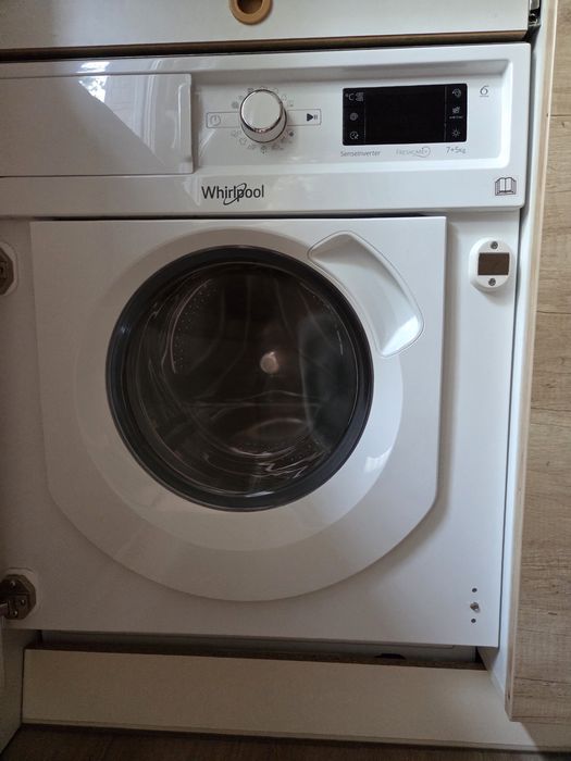 Пералня със сушилня за вграждане Whirlpool