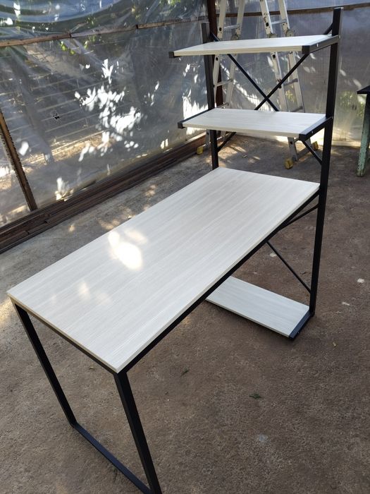 Столы в стиле лофт.