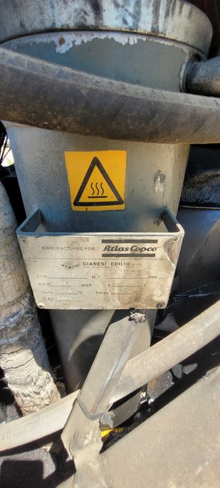 Продавам обурудван бус и машина за подови замазки