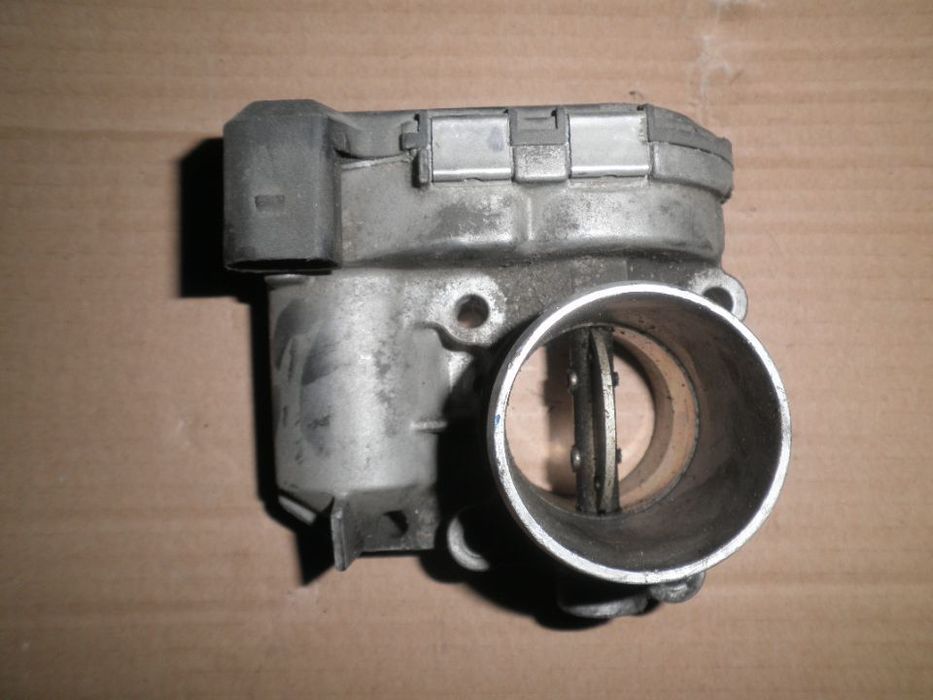 clapeta acceleratie renault trafic , opel vivaro , nissan primastar , 2.0 dci 8200330810e