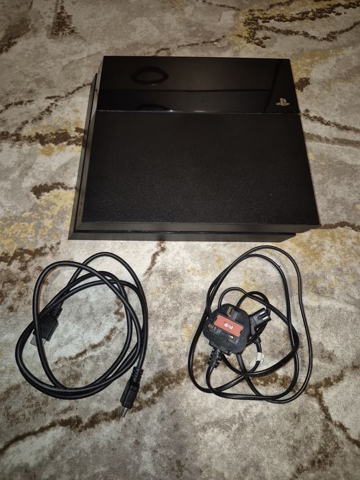 Playstation 4 850gb памет с джойстик и игри