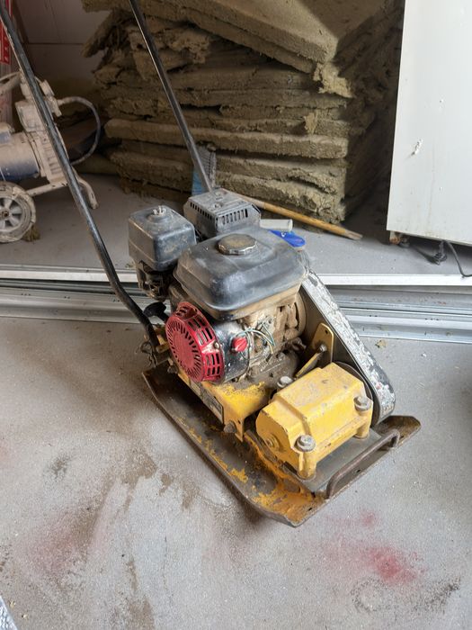 Inchiriez: cangur de batut; talpa de batut; popi metalici; schela metalica; pickhammer profesional; vibrator beton si alte scule pentru constructii.