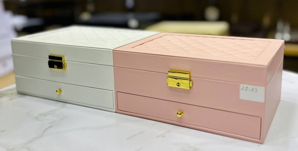 Шкатулка с ключиком для украшений бижутерии и ювелирных изделие