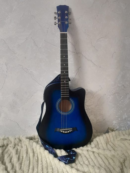 Продам Гитару в отличном состоянии