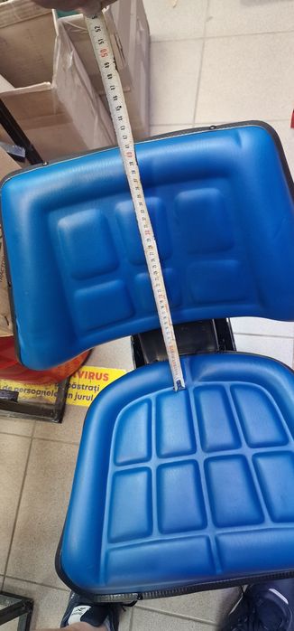 scaun tractor universal calitativ cu suspensie foarte calitativ si solid robust pret 695 lei se poate trimite prin curier rapid în toată tara