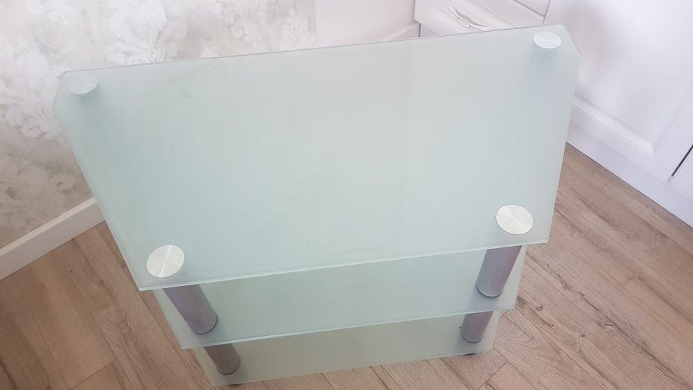 Столик стеклянный под телевизор