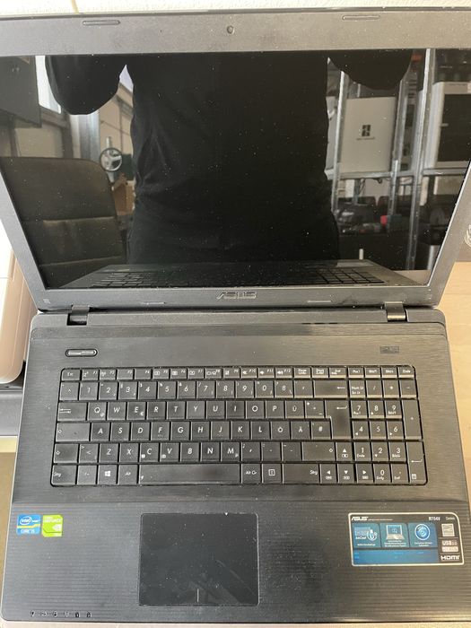 Laptop pentru piese Asus R704V