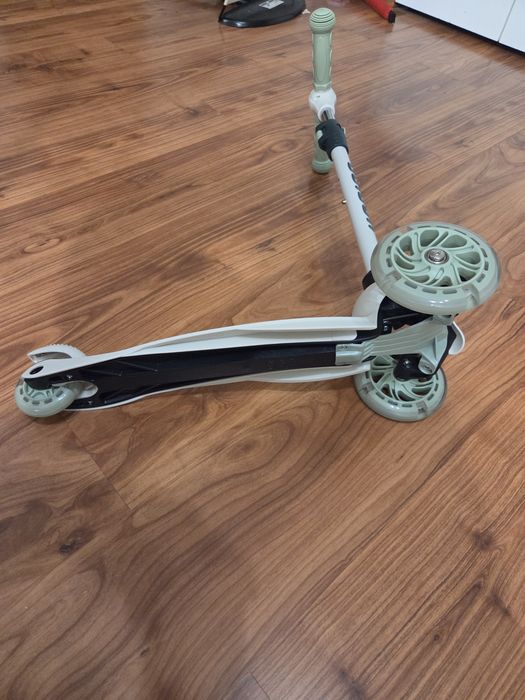 Продам самокат почти новый