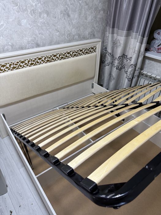 Кровать с матрасом