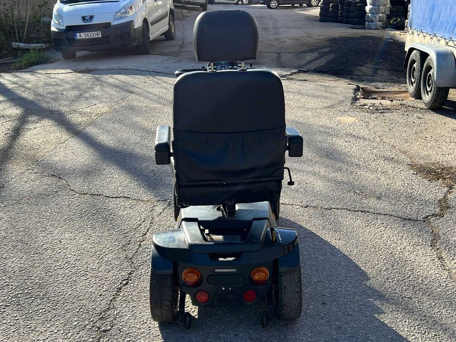 Електрически скутер за трудно подвижни хора или инвалиди