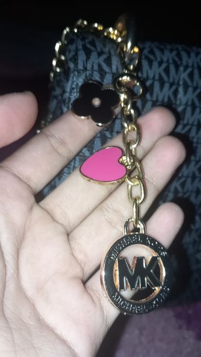 Vând geanta și un ghiozdanel , sunt noi