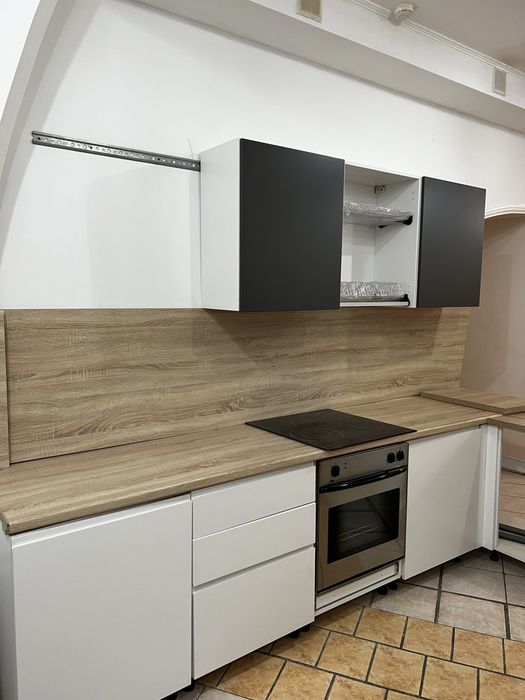 Кухня  1800х1000 С фартуком ,со столешницей ,с мойкой и сушилкой