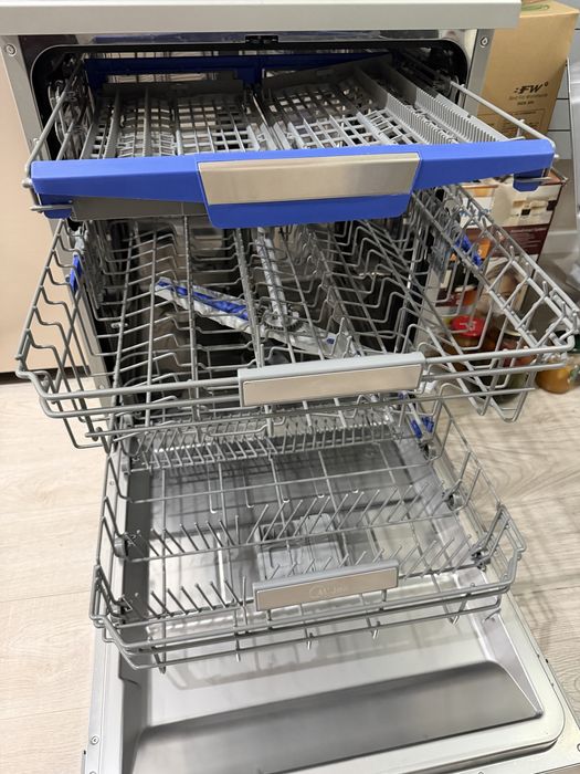 Посудомойка Midea DWF12-7635ES серый