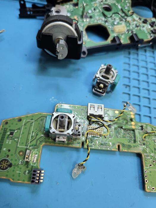 Ремонт на Controller Stick Drift – PS5 DualSense / Xbox One / Series X