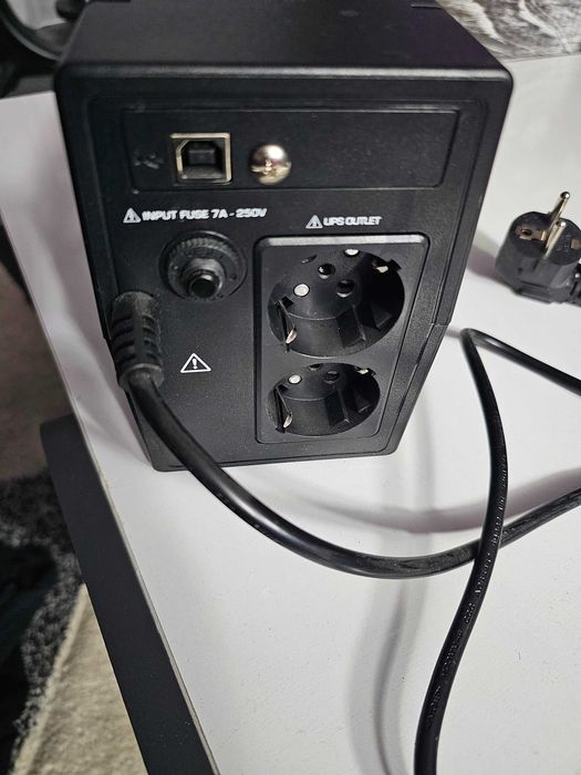 Vand sursa UPS ERA Plus 1600 folosita foarte putin.