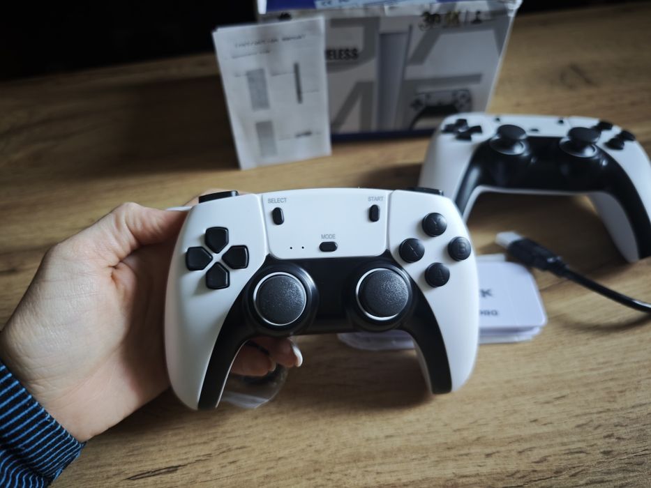 4K Game Stick Pro с 2 безжични контролера