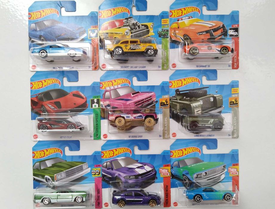 Метални колички Hot Wheels и Matchbox 1:64