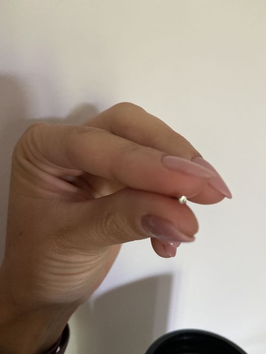 Piercing nas zirconiu alb