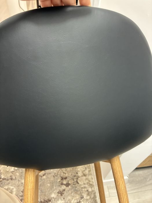 Doua scaune  bar Jysk, negru/ stejar natur, imitatie piele