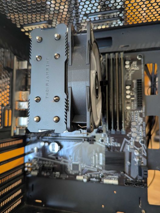 Kit PC gaming Ryzen 5 5600GT, placa de baza AM4, 32GB DDR4, cooler Thermaltake
