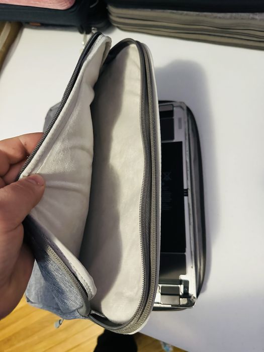 Vand huse tableta / lapop 9,7-14 inch noi cu burete