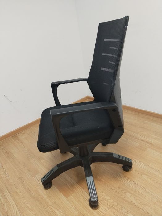 Продам 2 офисных кресла