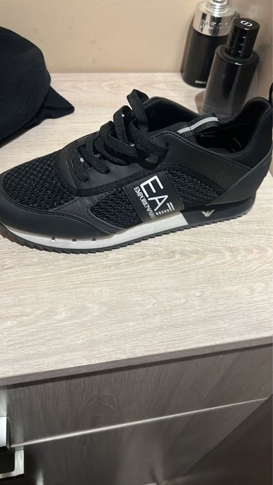 Продам кроссовки