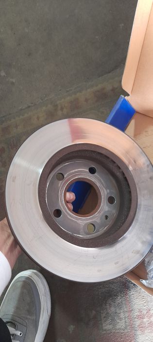 Малибу 1 опорные диски GM перед 2 штук