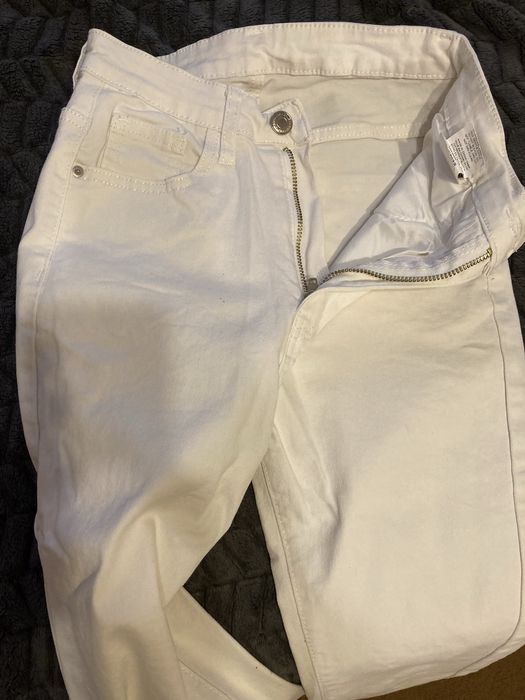 Блуза и 2 чифта дънки за 7 евро общо