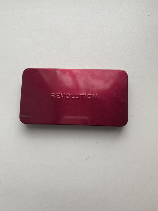 Тени для век Revolution