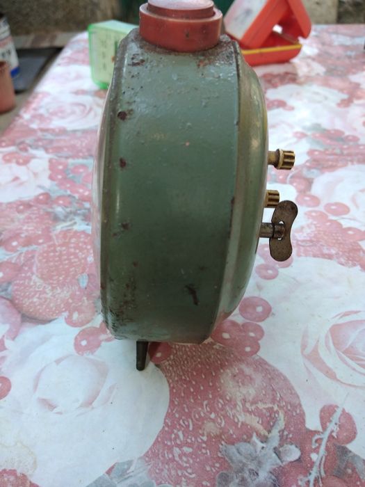 Стар руски будилник Янтар