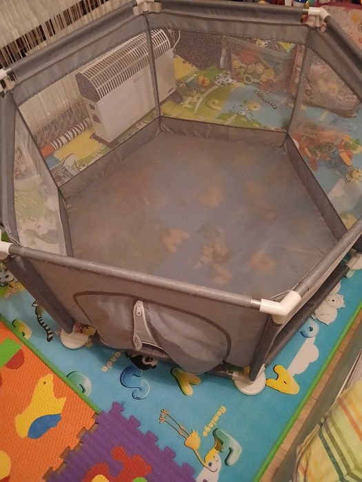 Кошара в сив цвят