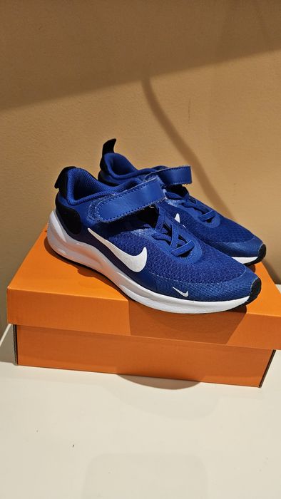 Маратонки Nike  revolution 7