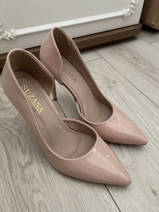 Обувки на висок ток