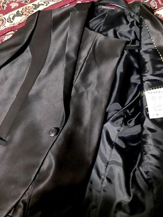 Костюм брук сотилади