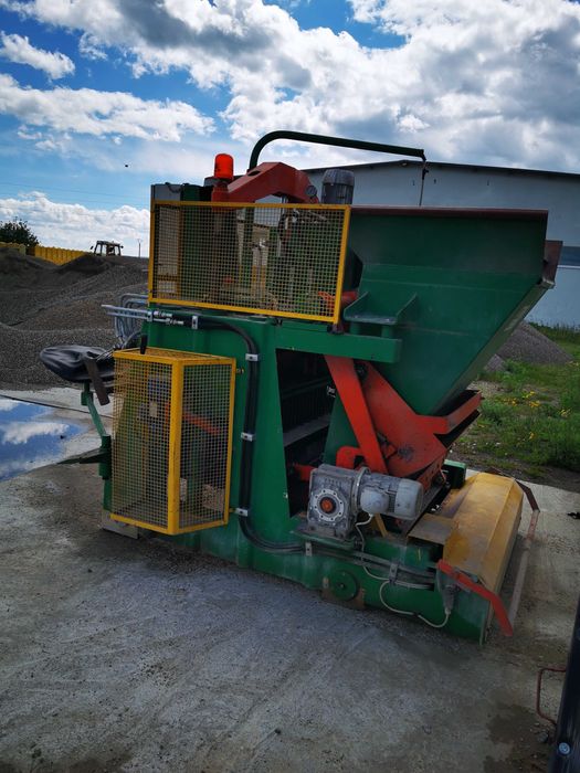 Vand sau schimb Linie de productie presa - elemente zidarie / pavele