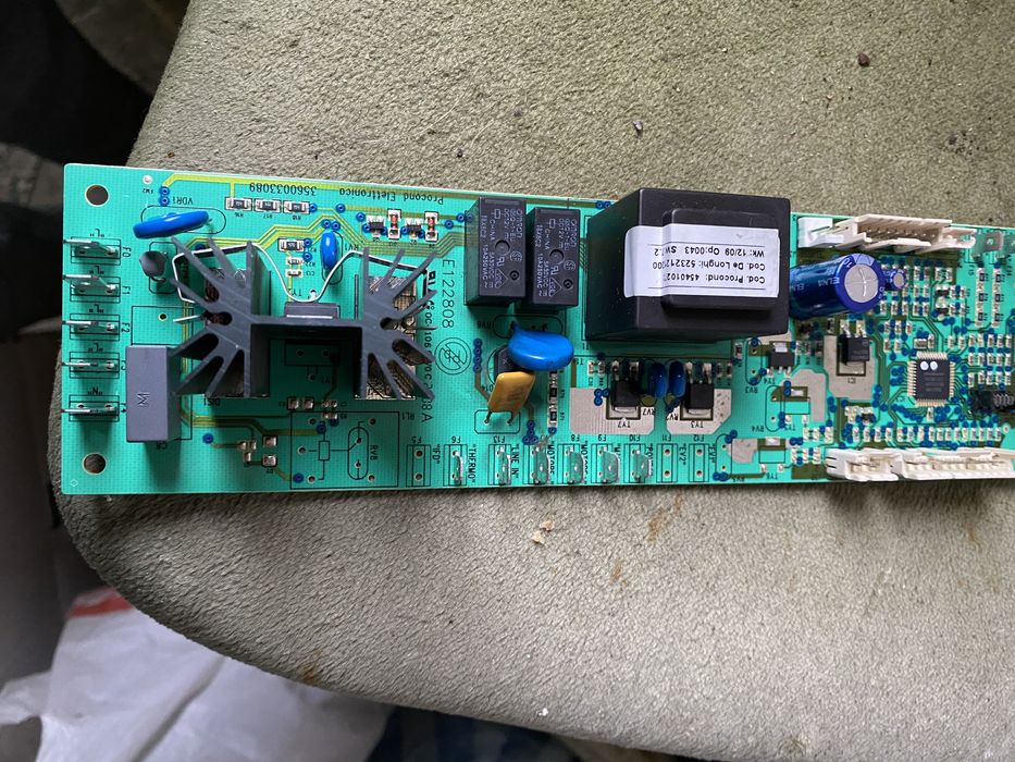 Ремонт, уплътнения, софтуер на кафеавтомати Delonghi