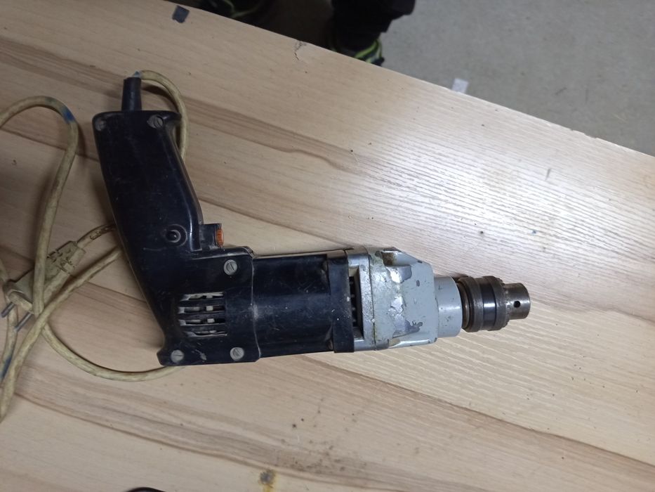 Продается дрель электрическая