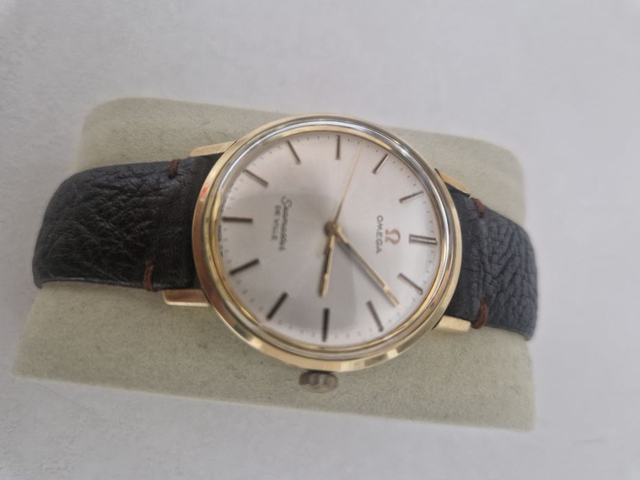 Omega seamaster de ville aur-otel