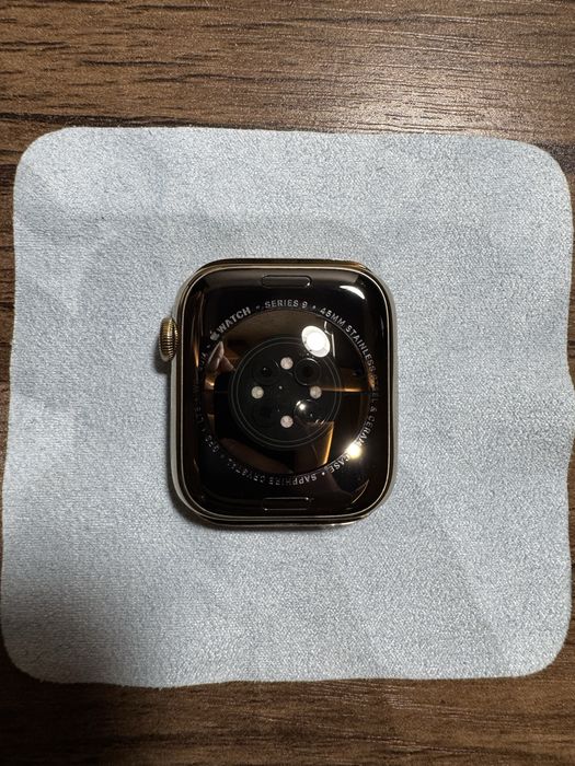 Apple watch 9 45mm Gold Stainless.