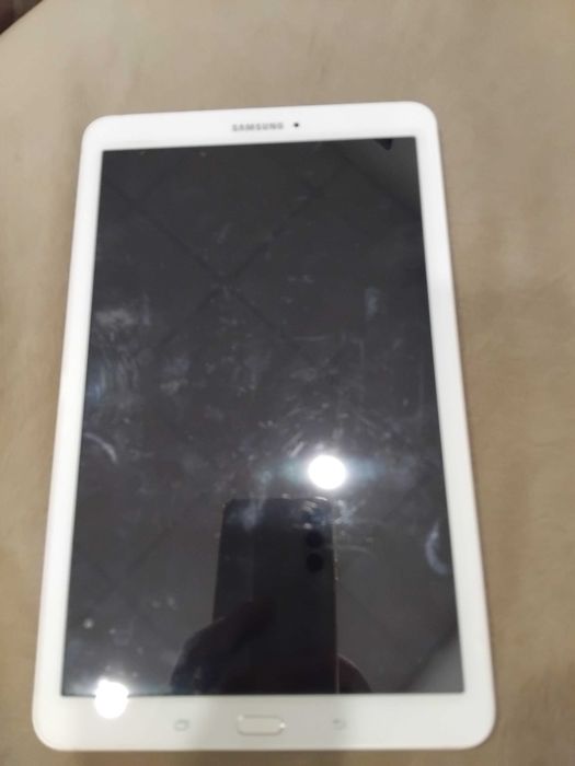 Пронавам два б.оя  таблети  -Samsung  и  АСЕR