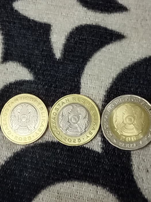 Продается монеты номиналом в 200 ,100