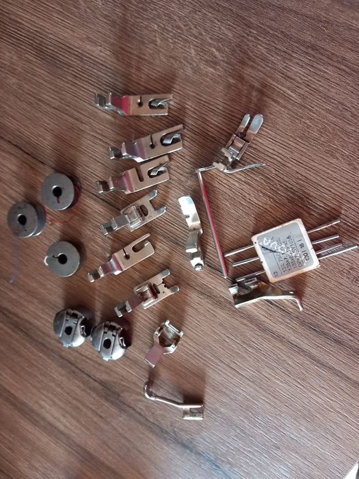 Vând mașină de cusut