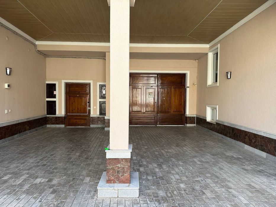 Продаётся двухэтажный дом в центре города на Ракатбоши  3,65 соток .