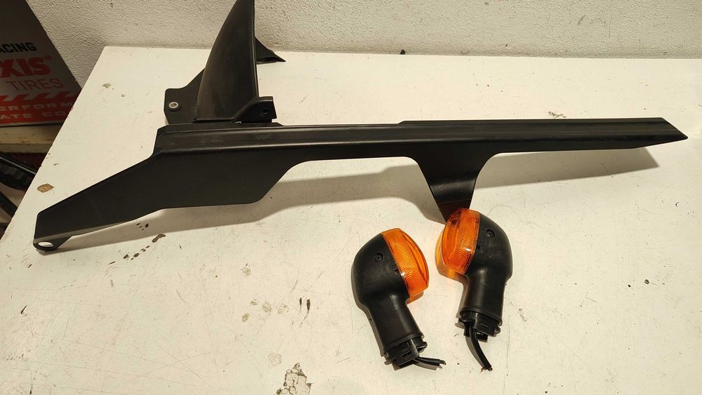 Yamaha R1 Big Bang carene scarite sa