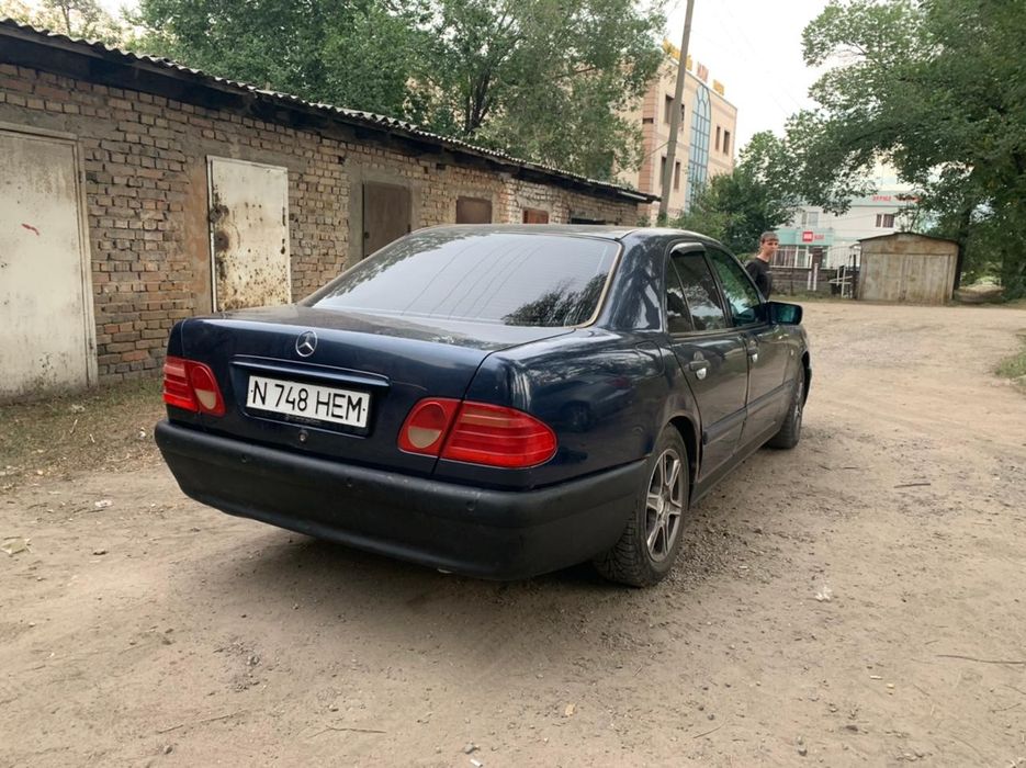 Бампер на мерседес w210  сток доресталинг