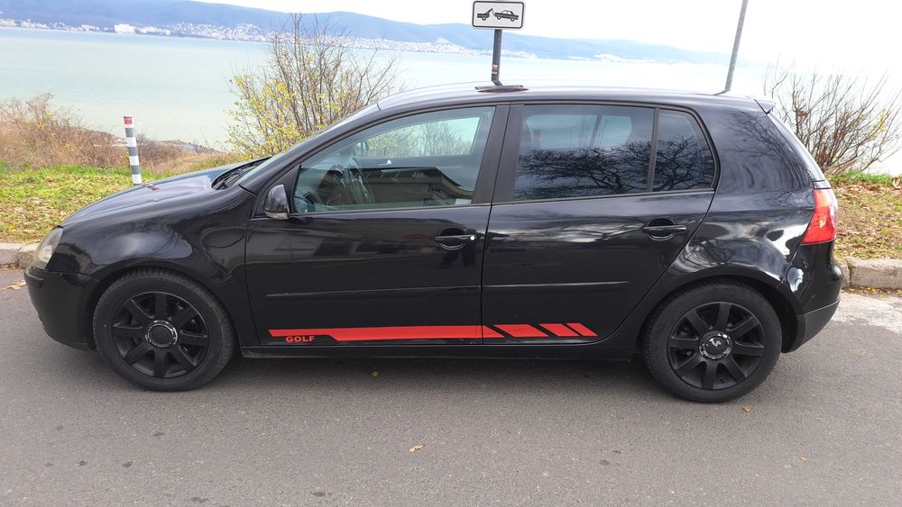 Продавам  голф 5