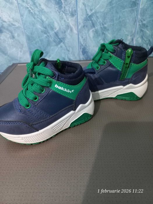 Pantofi sport  nr 22